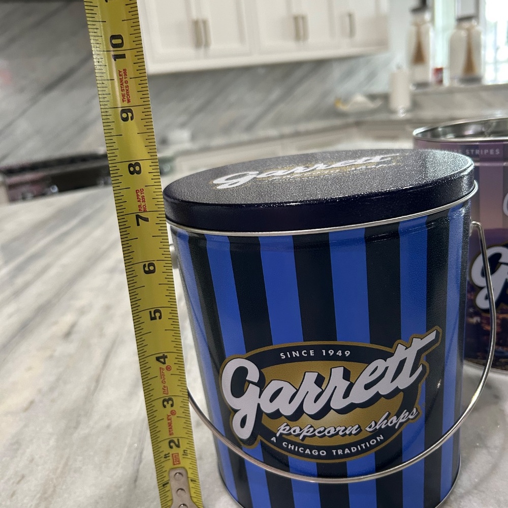Set of Garrett Popcorn Tins - Picture 2 of 7
